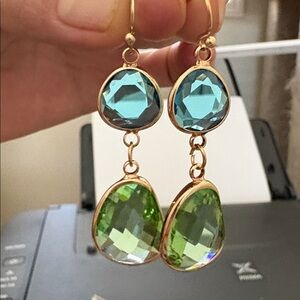 Gorgeous, faceted, glass drop earrings, gold tone